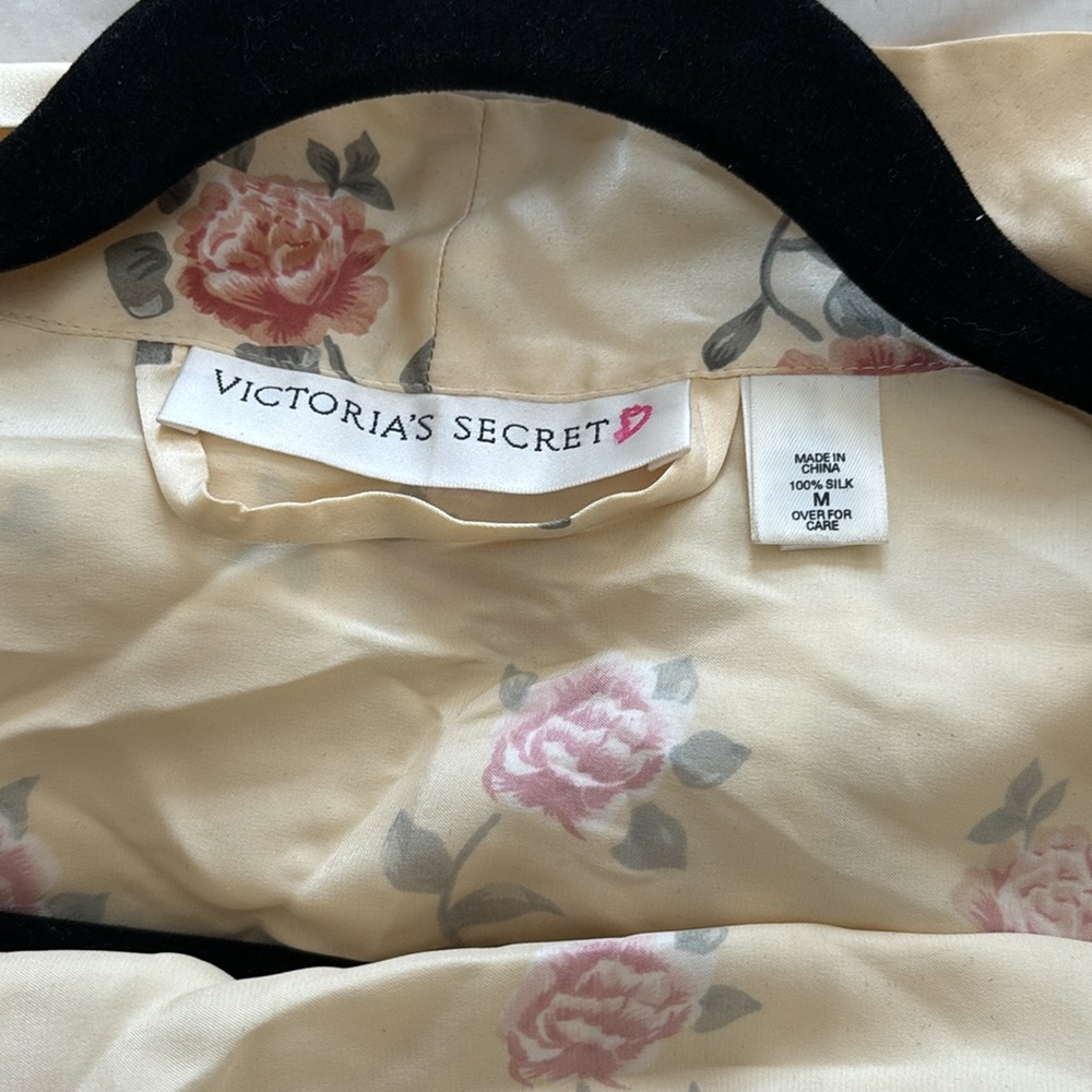 Victoria Secret SILK ROBE SZ M NWOT WITH POCKETS - Picture 4 of 8